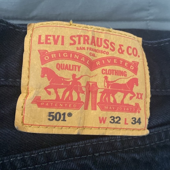 Levi’s button fly 501 jeans. 32x34 - Picture 2 of 5
